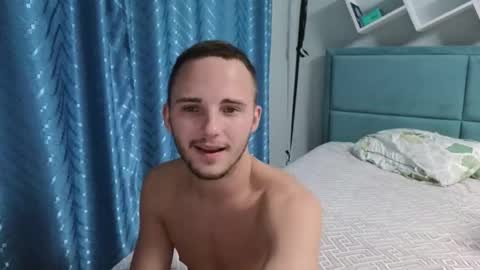 Snapshot of golden_boyyy21 chatting on September 10, 7:37 pm Golden boyyy21 online show from September 10, 7:37 pm