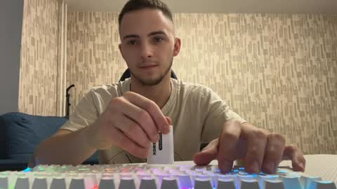 Snapshot of golden_boyyy21 chatting on January 31, 3:11 pm Golden boyyy21 online show from January 31, 3:11 pm