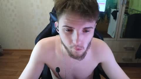 Golden boyyy21 online show from April 21, 1:42 am