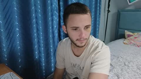 Snapshot of golden_boyyy21 chatting on September 16, 7:17 pm Golden boyyy21 online show from September 16, 7:17 pm