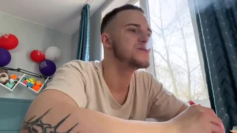 Snapshot of golden_boyyy21 chatting on March 8, 10:22 am Golden boyyy21 online show from March 8, 10:22 am