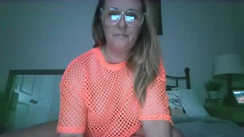 golden_buns online show from September 14, 5:10 am