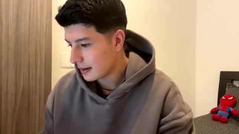 goldenknight33 online show from October 18, 6:12 pm