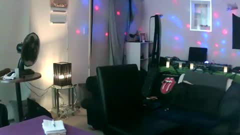 Snapshot of goldyguy011 chatting on February 2, 6:42 pm goldyguy011 online show from February 2, 6:42 pm