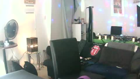 Snapshot of goldyguy011 chatting on February 14, 5:09 am goldyguy011 online show from February 14, 5:09 am