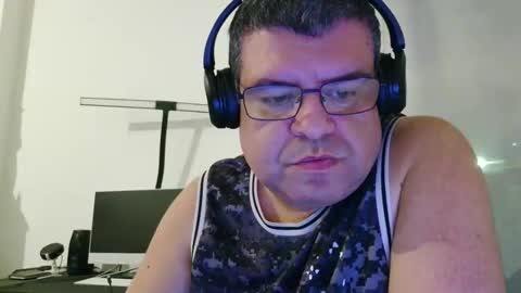 gomezgonz5 online show from September 21, 10:03 pm