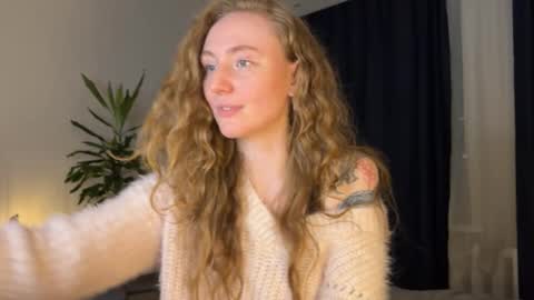 Polly online show from February 15, 6:39 pm