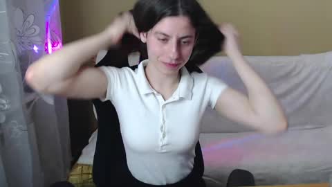 Elizabeth Effie online show from May 13, 5:33 pm