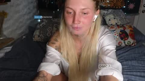 goodgirl0024 online show from April 8, 9:40 pm