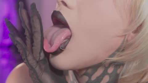 sophie  Special celebration a the beach 300k followers 3011 and 0112   online show from February 1, 1:13 am