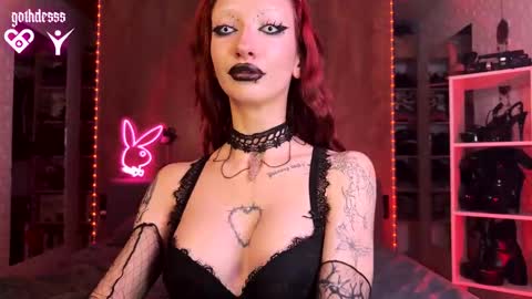    online show from October 4, 10:40 pm