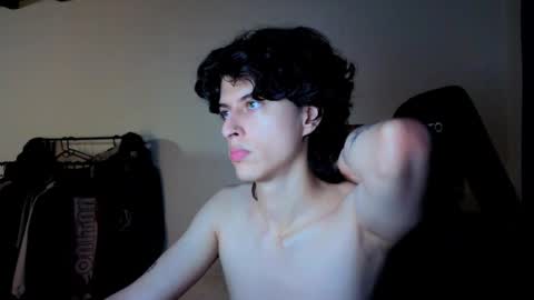 angelito tu novio online show from January 5, 11:30 pm