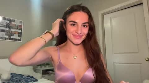 Gracie Smith online show from December 4, 4:04 am