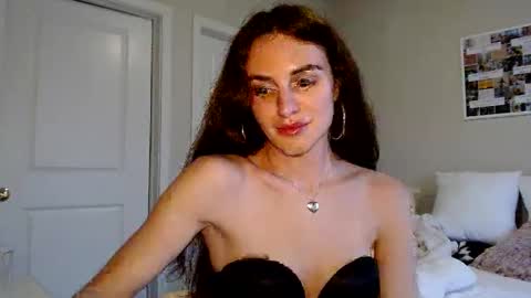Gracie Smith online show from February 3, 11:36 pm