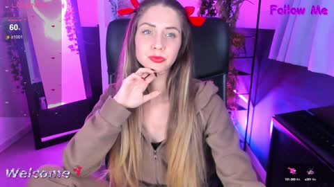 Snapshot of graycewild chatting on January 20, 2:36 pm GrayceWild online show from January 20, 2:36 pm