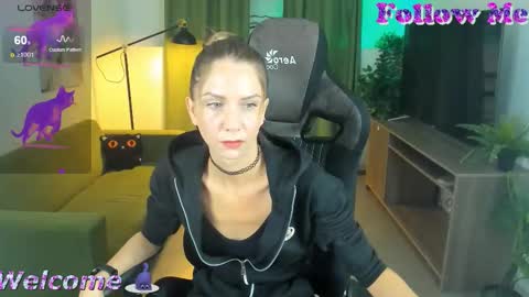 Snapshot of graycewild chatting on September 15, 5:31 am GrayceWild online show from September 15, 5:31 am