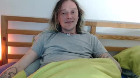 Snapshot of greenmoon88888 chatting on January 4, 10:13 pm Greenmoon online show from January 4, 10:13 pm