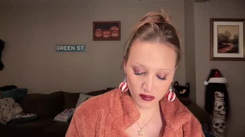 SexQueen Nikki online show from December 22, 1:11 pm