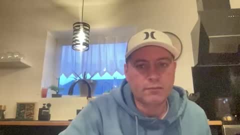 guil0 online show from January 12, 8:27 pm