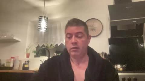 guil0 online show from February 15, 8:02 am