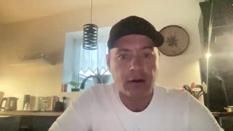 guil0 online show from January 11, 8:04 pm