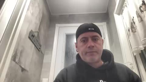 guil0 online show from March 28, 8:49 am