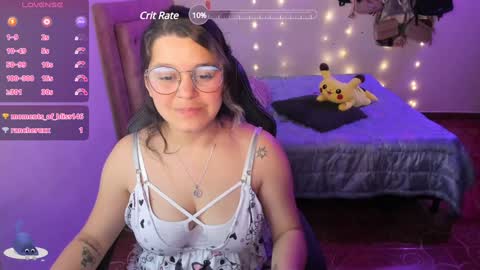 Snapshot of guinivere_blake chatting on January 12, 8:04 am Hello Im Julieta Im 25 years old welcome to my room have fun and be happy. online show from January 12, 8:04 am