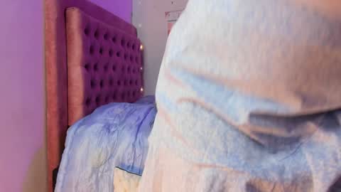 Snapshot of guinivere_blake chatting on February 1, 8:50 am Hello Im Julieta Im 25 years old welcome to my room have fun and be happy. online show from February 1, 8:50 am