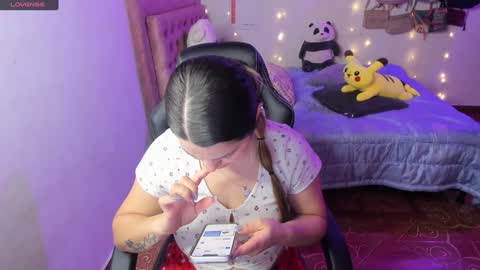Snapshot of guinivere_blake chatting on February 8, 3:31 pm Hello Im Julieta Im 25 years old welcome to my room have fun and be happy. online show from February 8, 3:31 pm