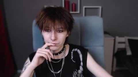 guitarandangell online show from November 11, 5:42 am