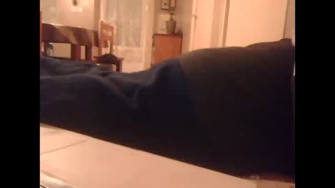 Snapshot of guizmeau72 chatting on March 9, 8:31 pm guizmeau72 online show from March 9, 8:31 pm