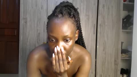 Miss Incredible online show from December 10, 11:19 pm
