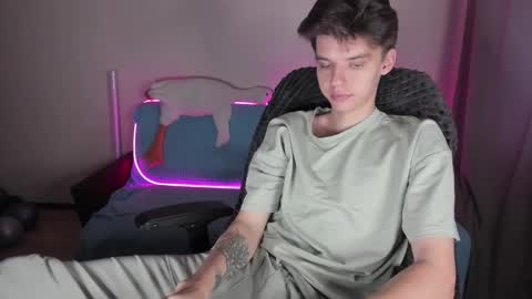 guy_liam1 online show from October 14, 2:31 pm