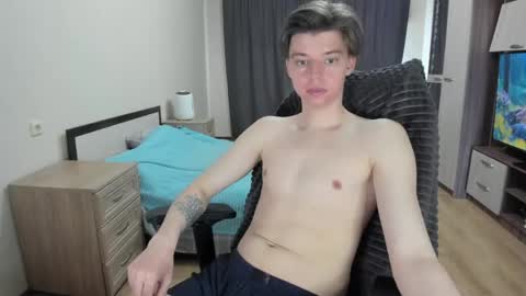 guy_liam1 online show from April 25, 8:49 am