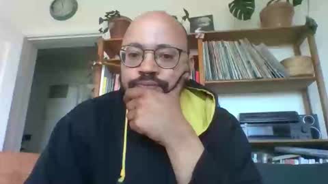 guy_wood15 online show from April 22, 9:38 am