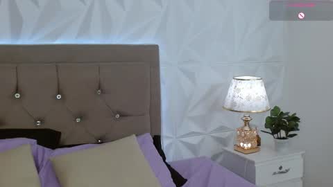 Gwen Drew online show from February 10, 1:47 pm