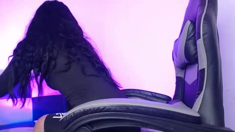 gwenhazel online show from November 4, 11:33 am