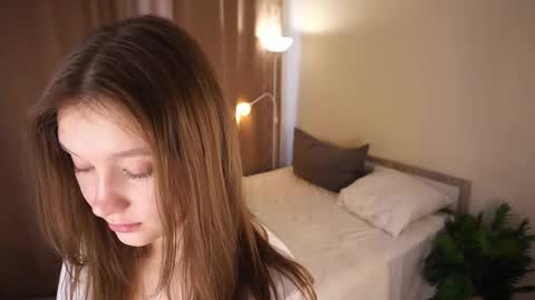 Molly online show from February 5, 7:01 am