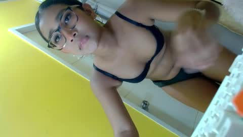 gwyneth_licious online show from May 24, 6:25 pm