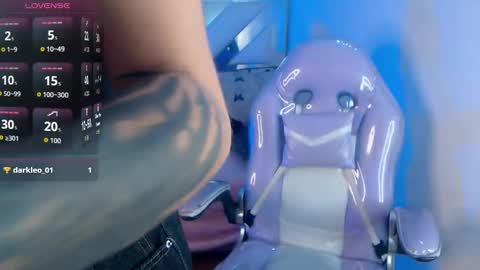 gyal_8_ online show from November 4, 9:38 pm