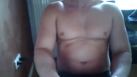 Snapshot of gymxxx_ chatting on February 2, 12:35 pm gymxxx_ online show from February 2, 12:35 pm
