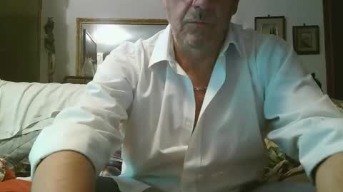 gyrdy online show from December 8, 6:06 pm