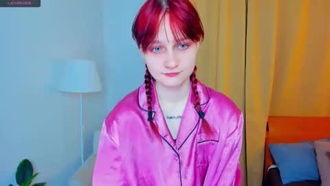 Kelly  Lilly online show from November 1, 6:51 pm