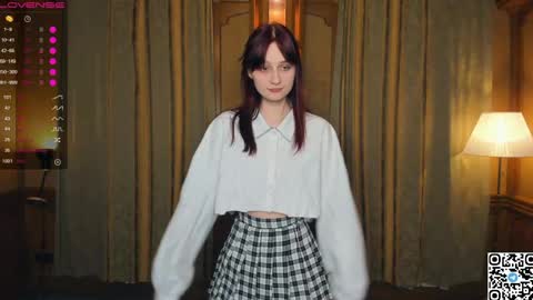 Kelly  Lilly online show from April 17, 8:11 pm