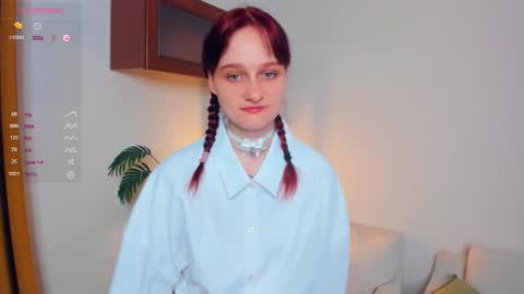 Kelly  Lilly online show from October 3, 7:00 pm