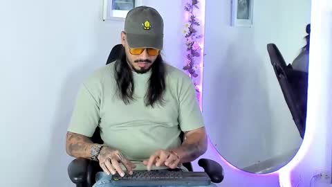 hache222 online show from February 18, 10:36 pm