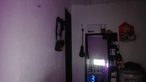 hadesmit1 online show from April 15, 1:58 pm