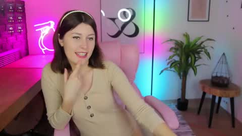 Snapshot of hailey__green chatting on February 9, 7:09 pm Hailey Green online show from February 9, 7:09 pm