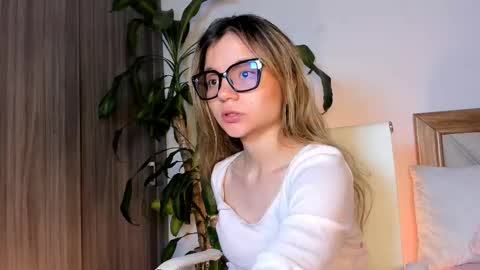 Hailey online show from November 23, 1:14 am