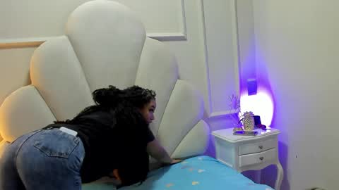 haileysans online show from April 7, 11:34 am